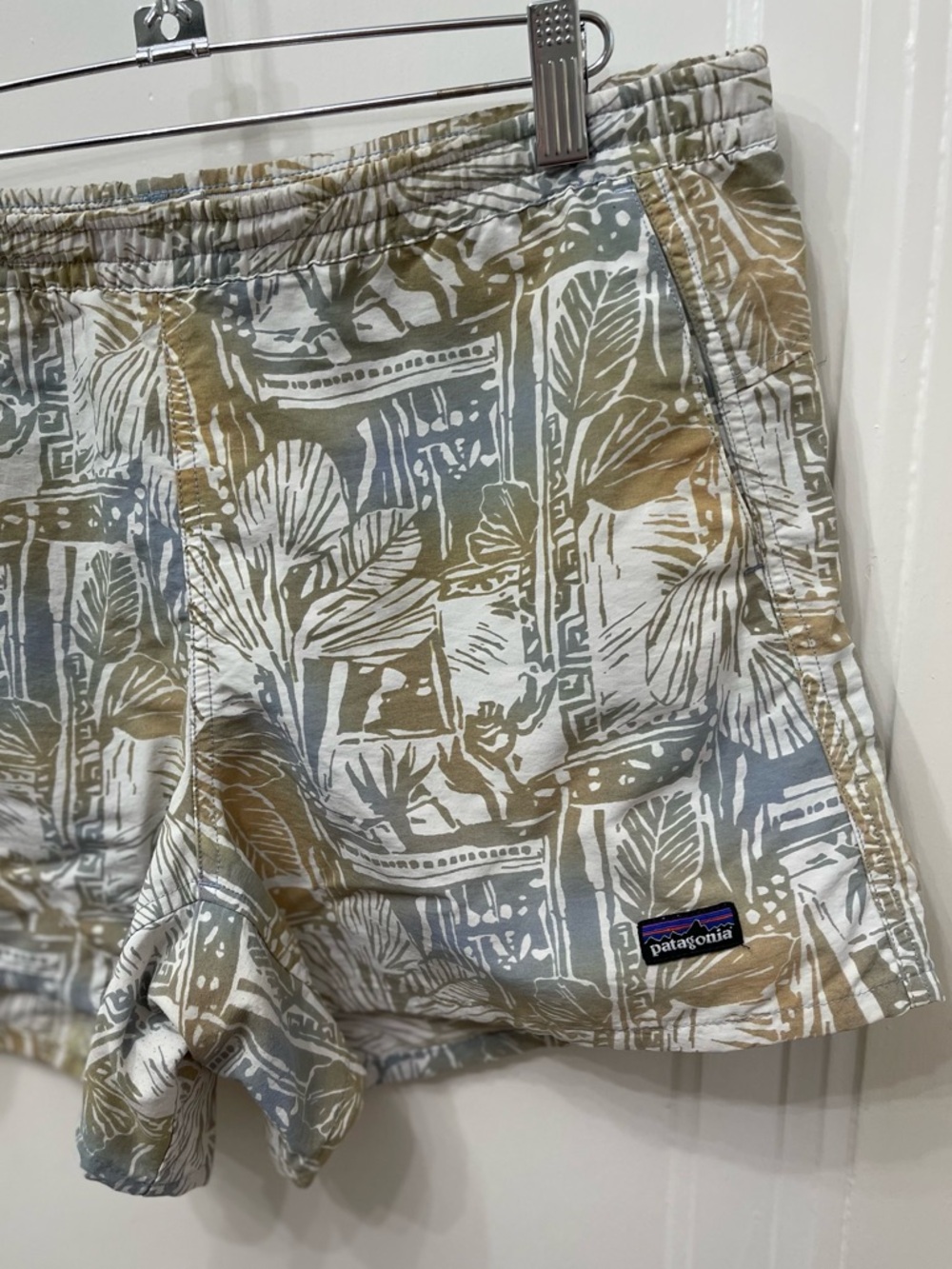 Patagonia Retro Women’s Baggies Shorts. Size medium - Picture 3 of 4